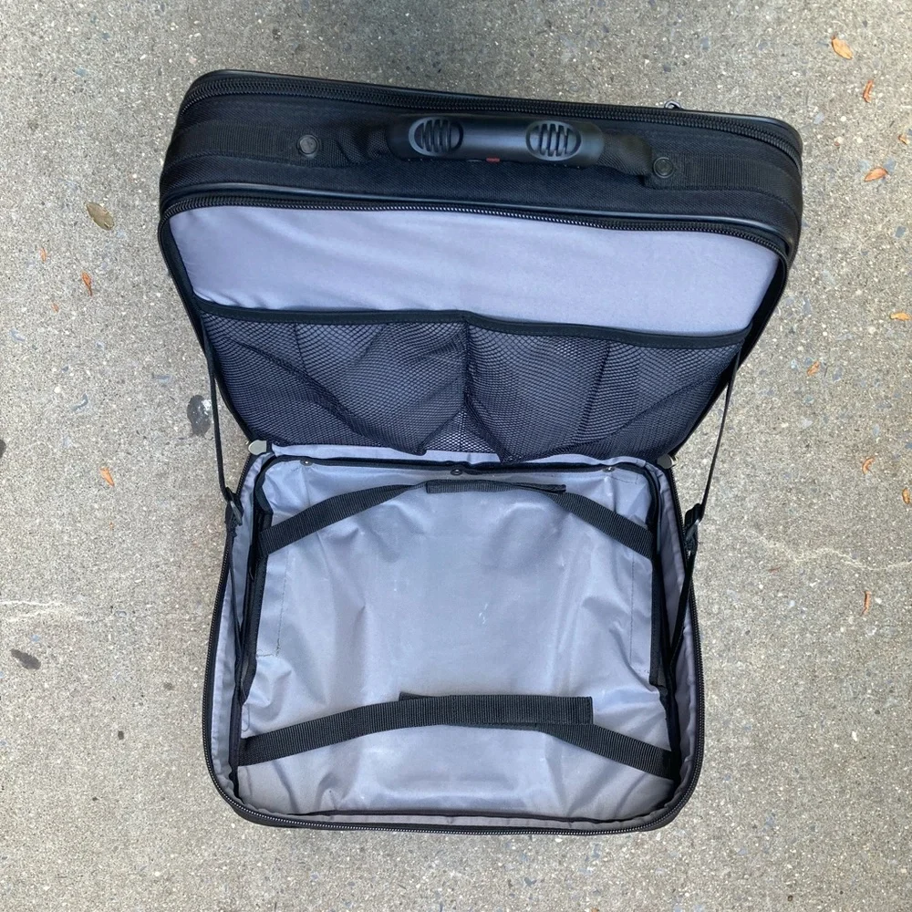 SwissGear Wenger Grenada 17” Wheeled Laptop Case